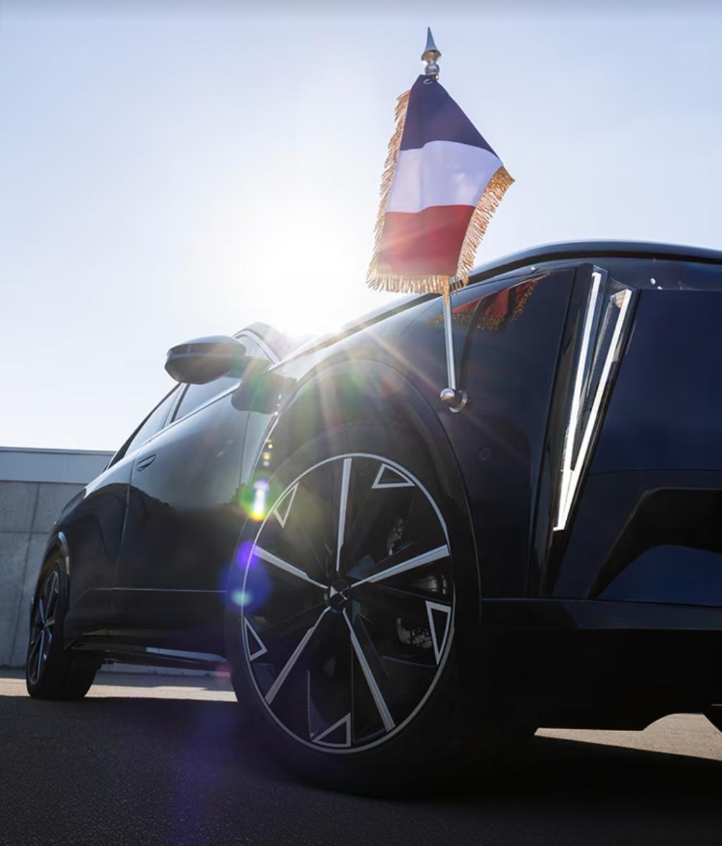 【DSストア仙台  N°8 ロードショー開催】DSとフランス大統領専用車
