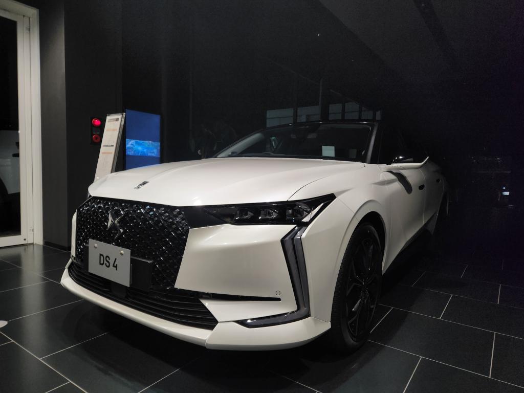DS 4 ÉTOILE BlueHDiのご紹介